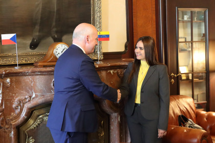 Pavel Fischer přijal vyslankyni prozatímního prezidenta Venezuely Tamaru Sujuovou