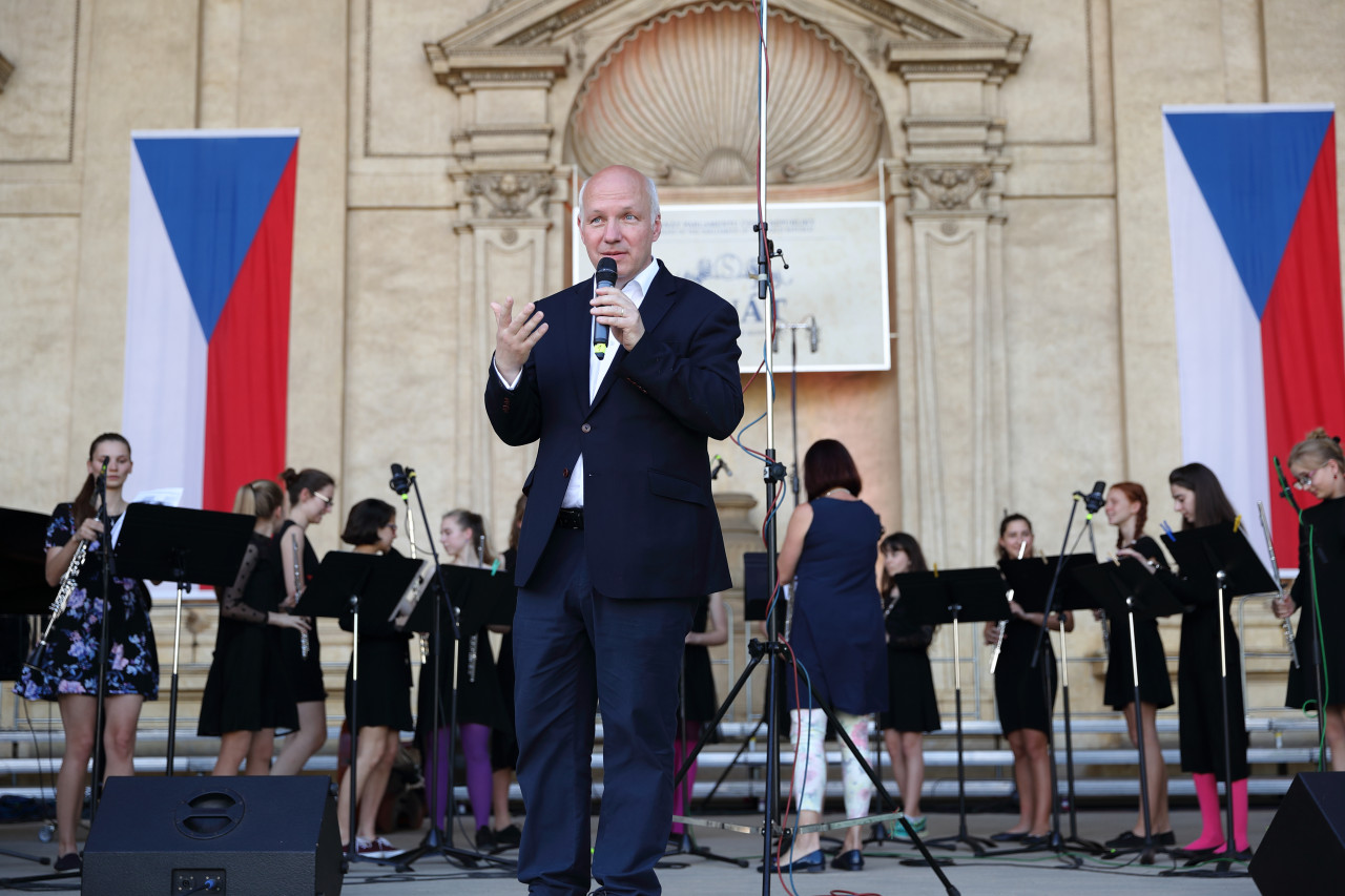 Pavel Fischer podpořil festival ZUŠ Open v Senátu