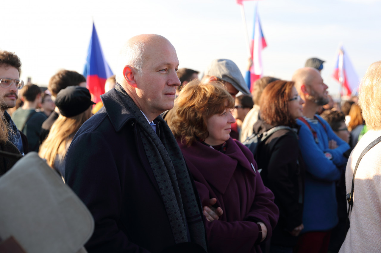 Pavel Fischer na demonstraci Milionu chvilek pro demokracii na Letenské pláni 16. listopadu 2019