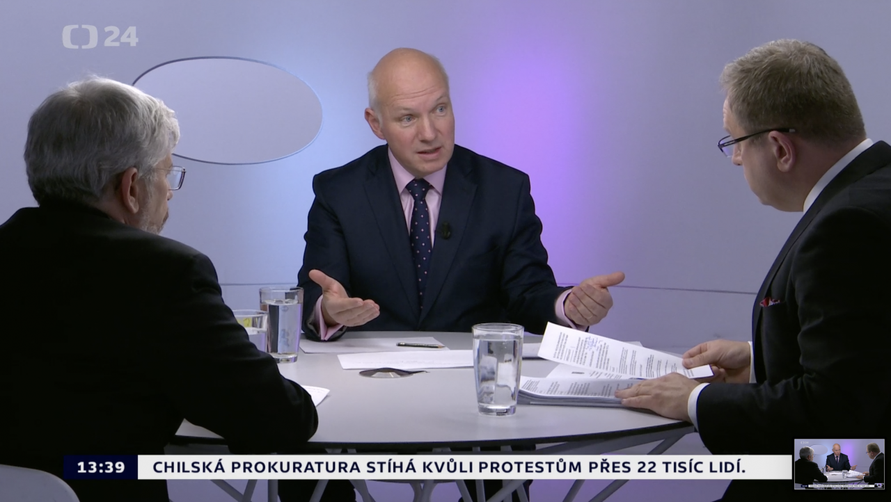 Pavel Fischer hostem Otázek Václava Moravce na České televizi