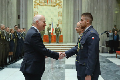Pavel Fischer přivítal na Vítkově vojáky po návratu ze zahraničí