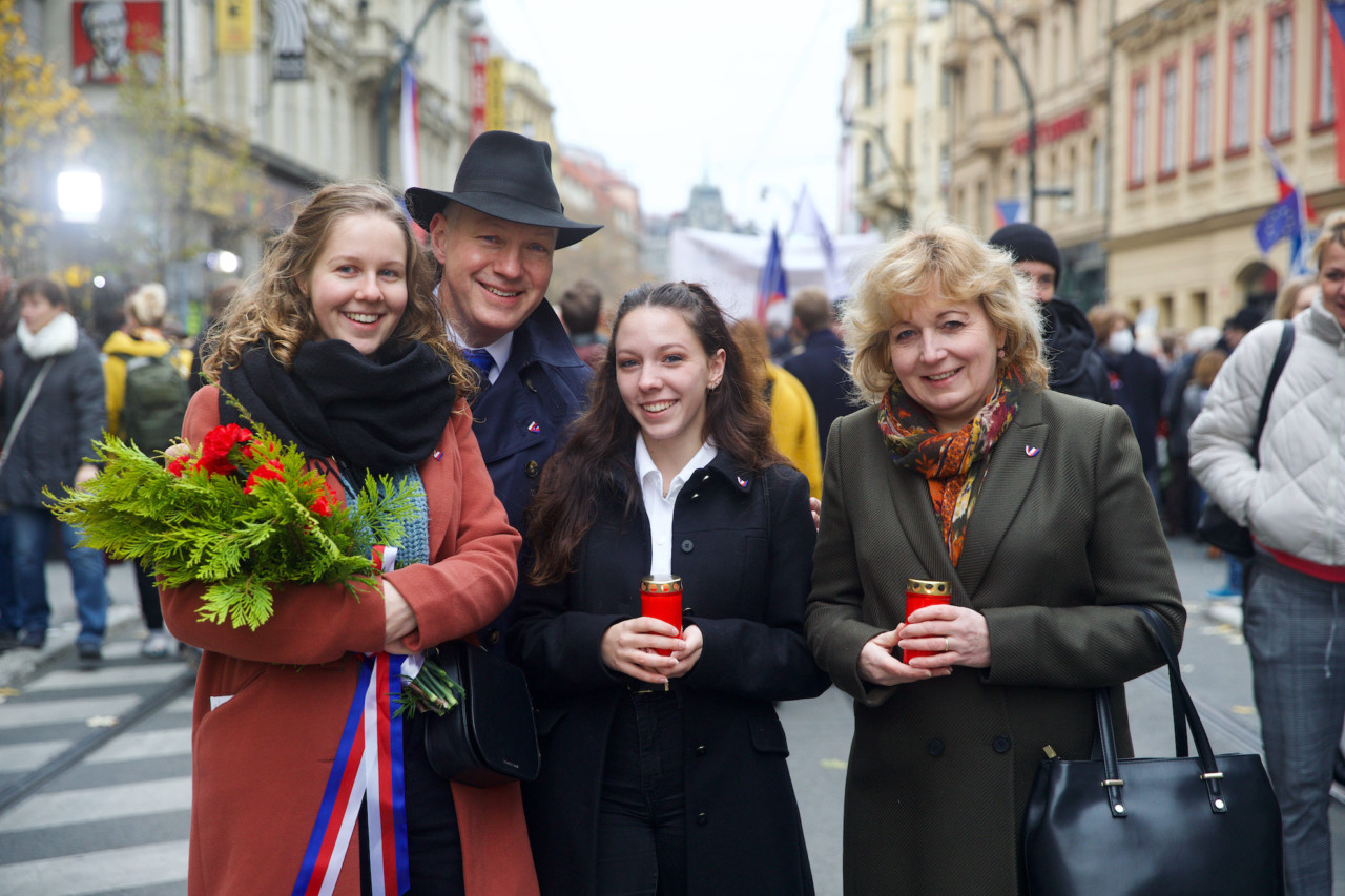 Den boje za svobodu a demokracii: Pavel Fischer oslavil 17. listopad s rodinou v Praze