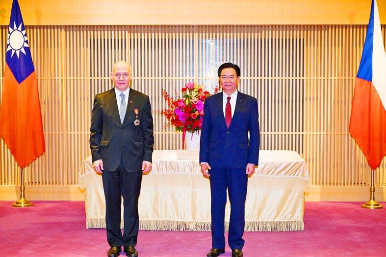 Czech senator receives Taiwan friendship award